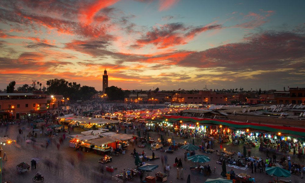 Jemaa El Fna Tombeaux Saadiens Souk à Marrakech