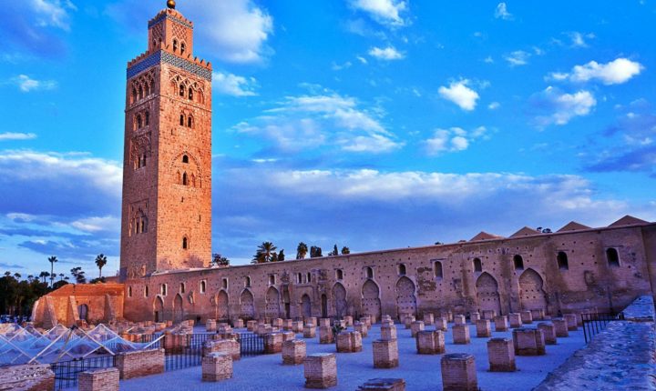 Vue de la Mosquee Koutoubia Marrakech et ruines de la primo mosquee