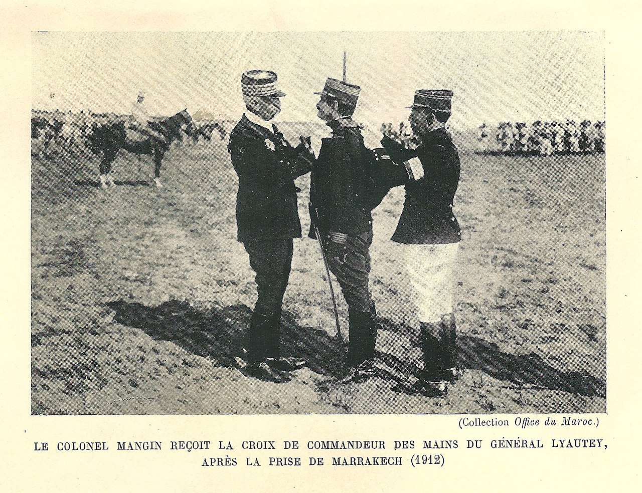 Mangin décoré croix de commandeur par Lyautey en 1912 a marrakech